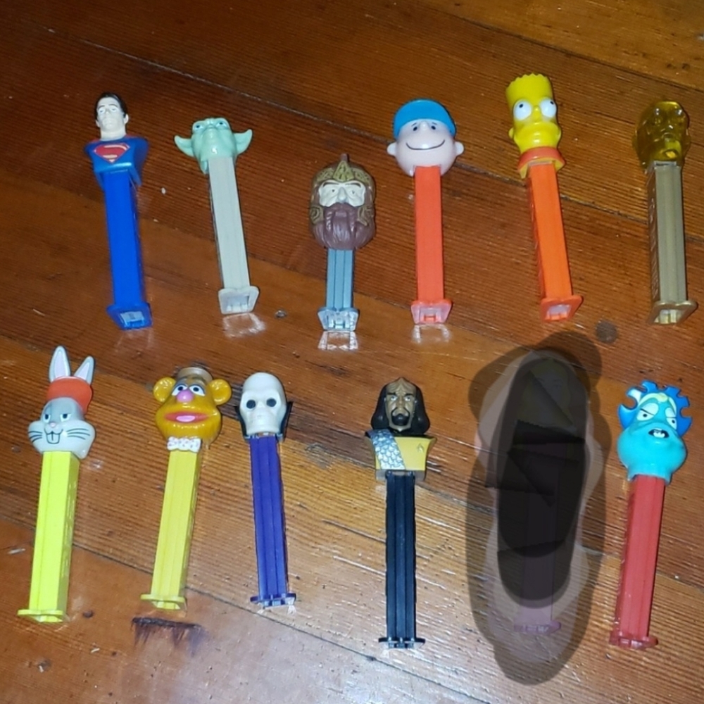 Lot of 11 assorted Pez Dispensers
